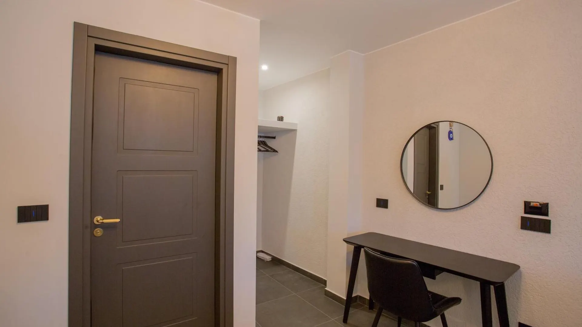 Berat River House Boutique Hotel 4*,